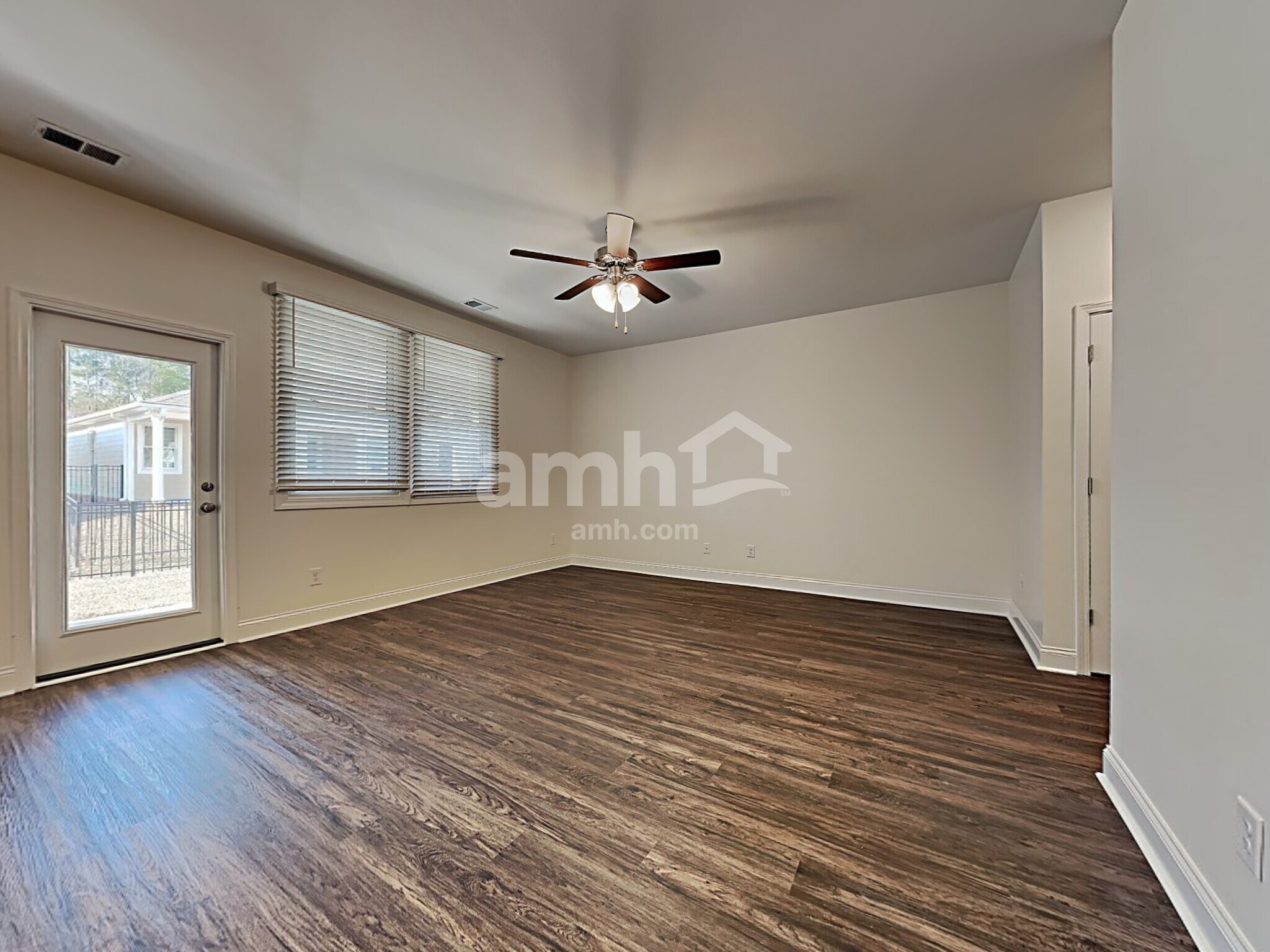 Building Photo - 410 Wright Rd A