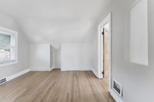 Building Photo - 1126 Cedar St