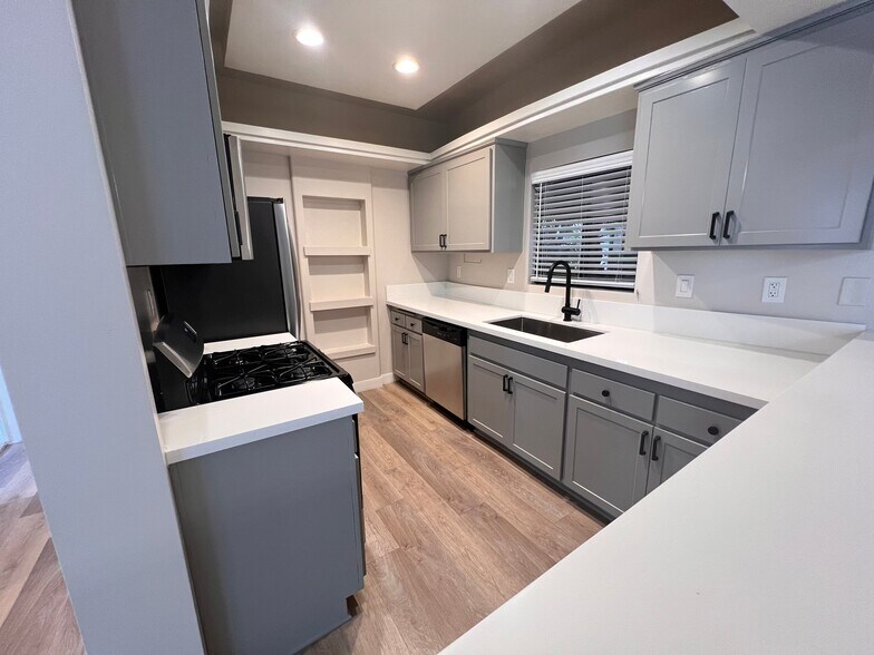 Building Photo - 4623 Willis Ave