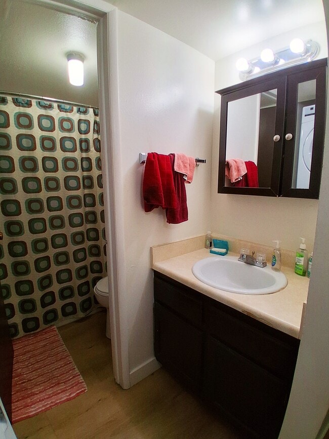 Building Photo - 1080 E 450 N