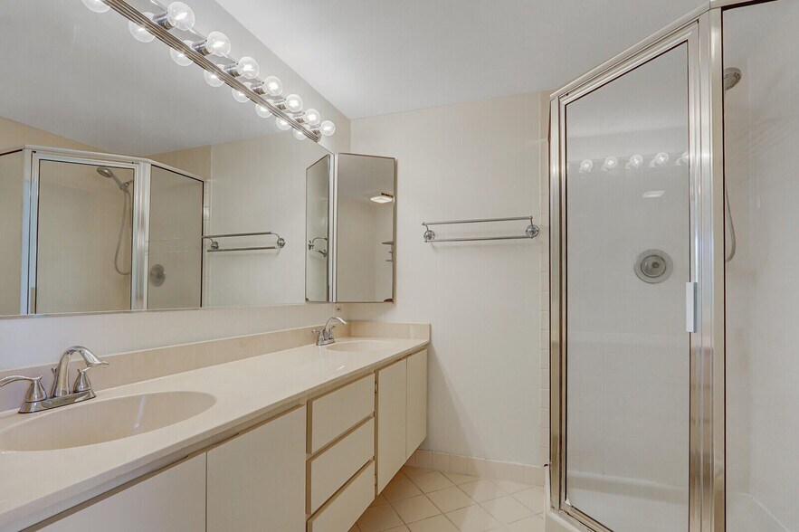 Building Photo - 3026 30th Ct