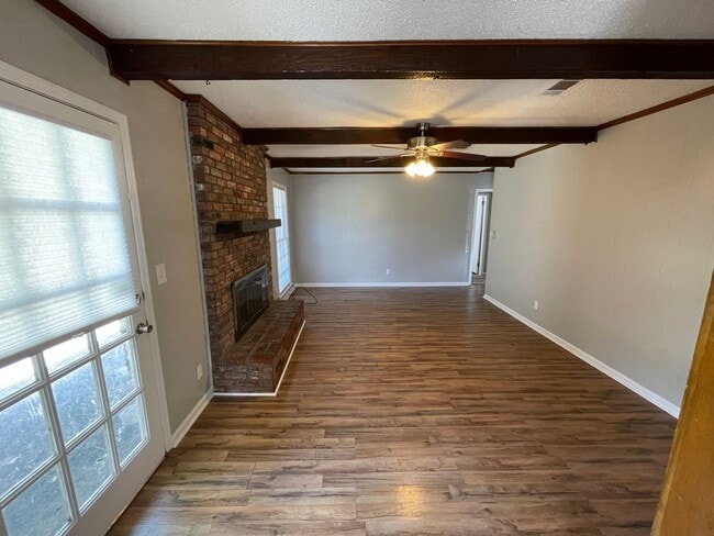 Building Photo - Ranch 3-Bedroom home !!