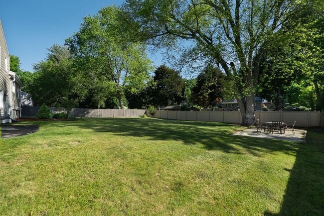 Building Photo - 221 Totten Pond Rd