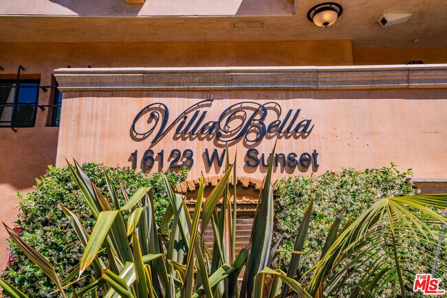 Building Photo - 16123 Sunset Blvd