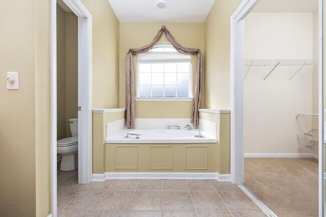 Building Photo - Coastal Living in a Quiet Community