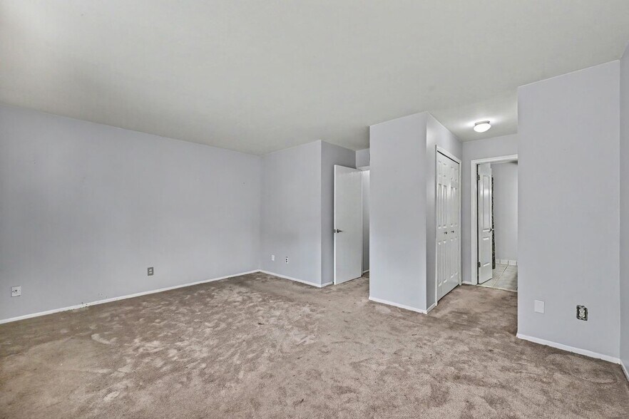 Building Photo - 24225 Evergreen Rd