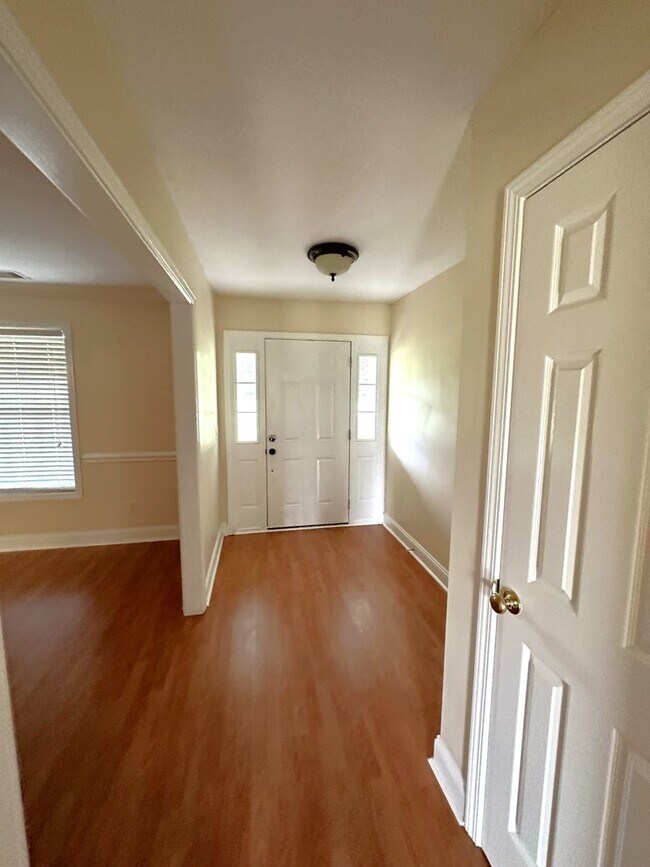 Building Photo - 789 Spence Dr