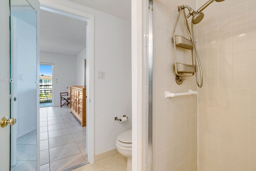 Building Photo - 4330 Falmouth Dr