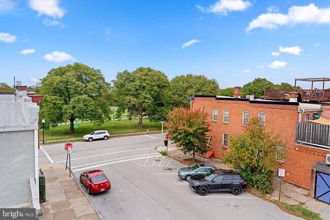 Building Photo - 300 S Robinson St