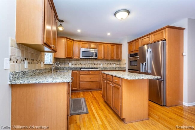 Building Photo - 24975 Bloomfield Ct