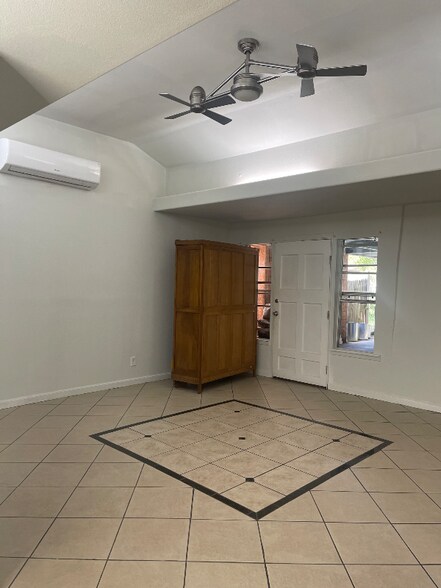Building Photo - 7618 Linden St