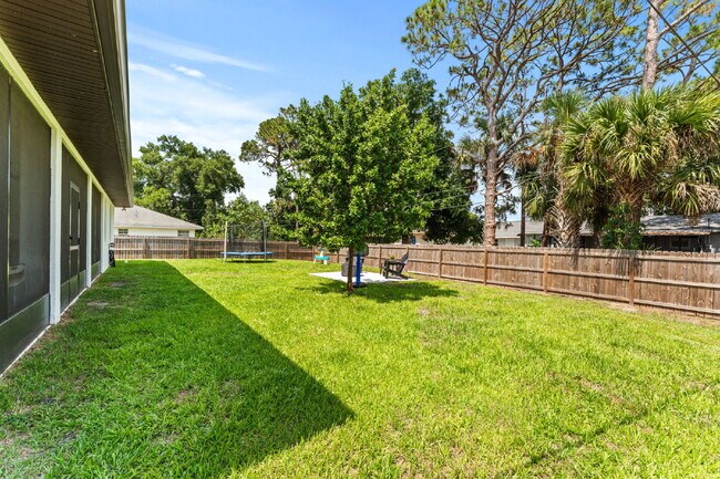Building Photo - 3/2, fully fenced single family home in NW...
