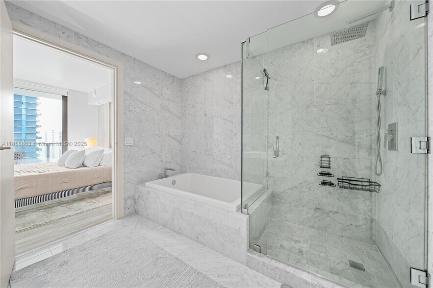 Building Photo - 801 S Miami Ave