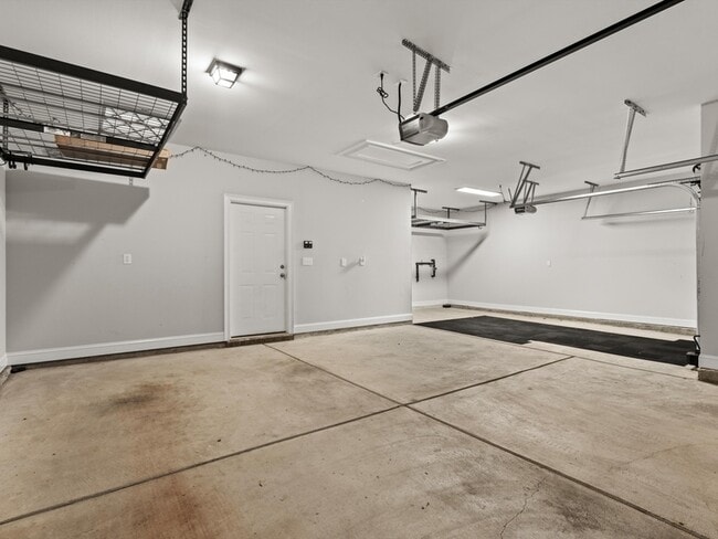 Building Photo - 124 Shangrila Wy