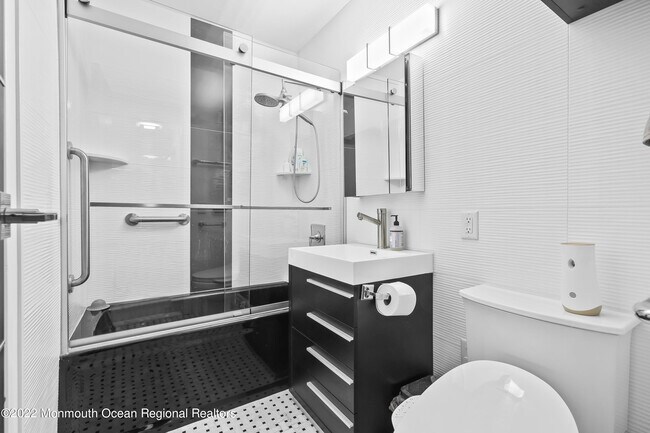 Building Photo - 675 Ocean Ave N