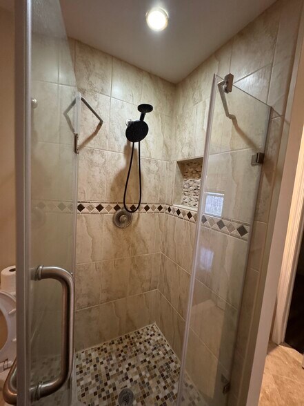 Building Photo - 700 Evergreen Ct