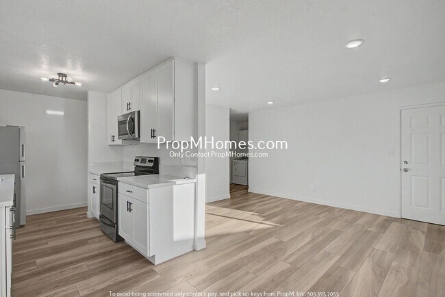 Building Photo - Updated Two Bedroom Unit in St Johns!