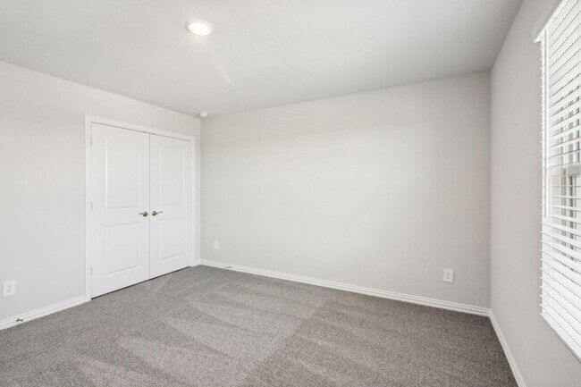 Building Photo - 709 Tidal Dr