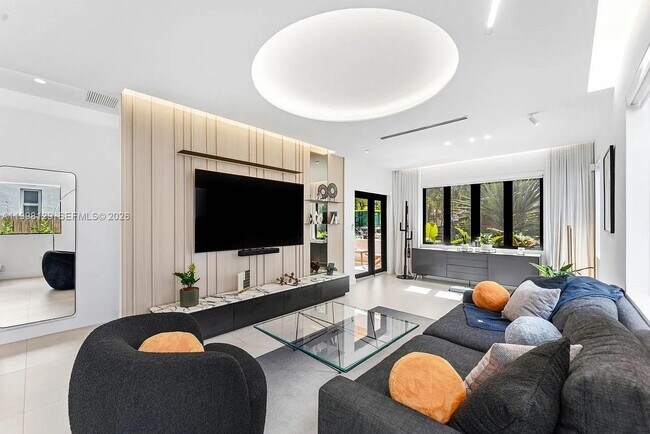 Building Photo - 445 NE 76th St