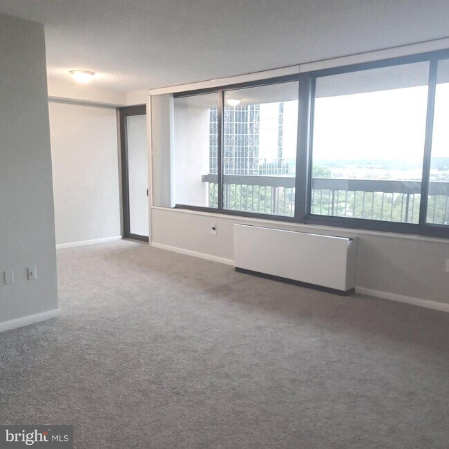 Building Photo - 3701 S George Mason Dr