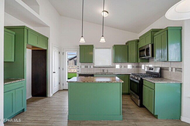 Building Photo - 14853 Tierra Escape Ave