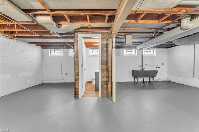 Building Photo - 416 E 255th St