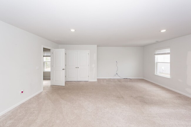 Building Photo - 4 Bedroom 2.5 Bath House in Grand Oaks Pla...