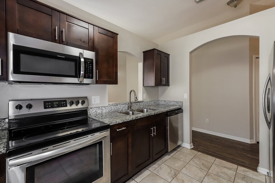 Building Photo - 1720 Mosaic Forest Dr