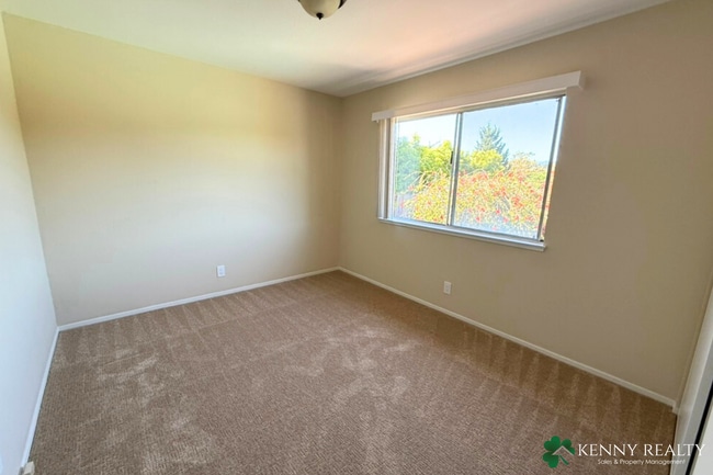 Building Photo - Large Updated 5 Bedroom Home in San Mateo ...