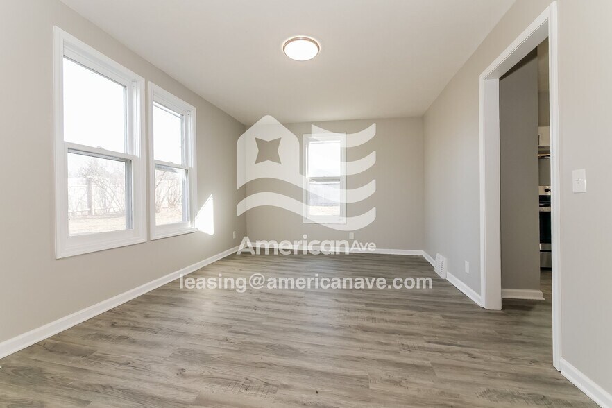 Building Photo - 2409 S 41st St