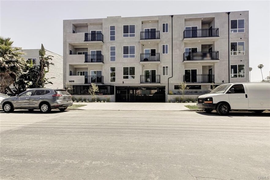 Building Photo - 14810 Delano St
