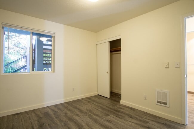 Building Photo - Garden Level 1 Bdr w/ Private Patio & $300 OFF!