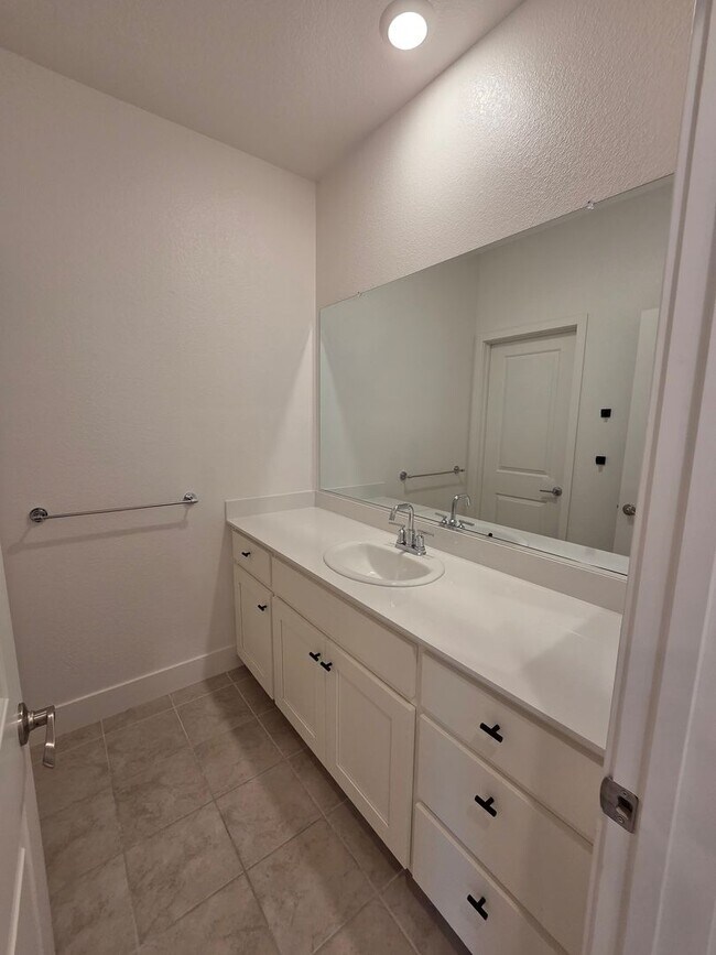 Building Photo - 2-Story 4Bx3.5B House Near Sky River Casino Available Now!!