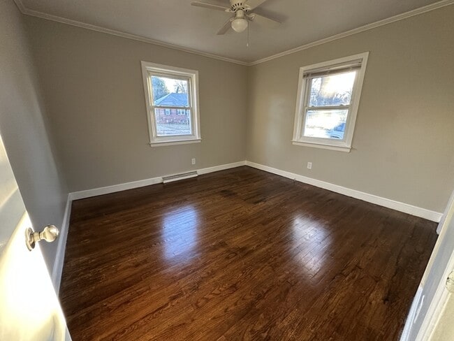 Building Photo - NEW TO MARKET: Spacious 2 bedroom apartment