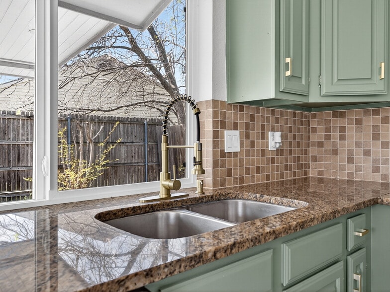 Building Photo - 3808 Glover Dr