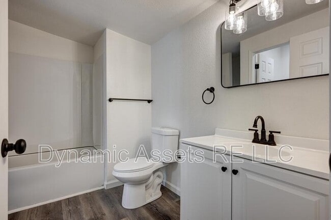 Building Photo - 705 N Cayuga St