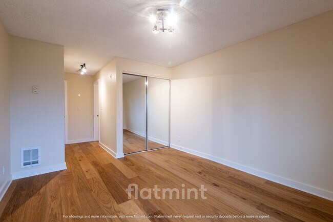 Building Photo - 732 11th Ave E