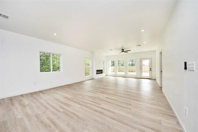 Building Photo - 600 Rd 5105