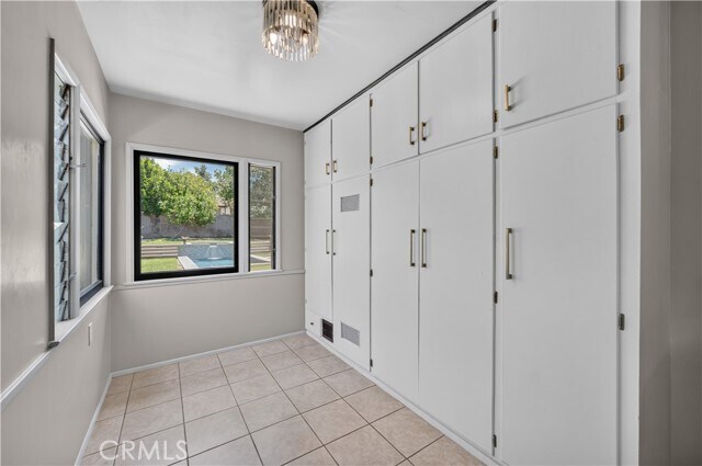 Building Photo - 614 N Glendora Ave