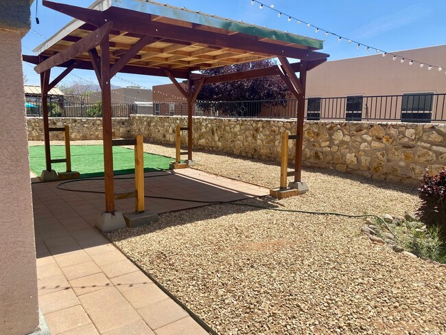 Building Photo - 5548 Patagonia Dr