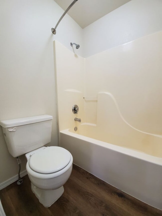 Building Photo - 1611 Lamb Ave