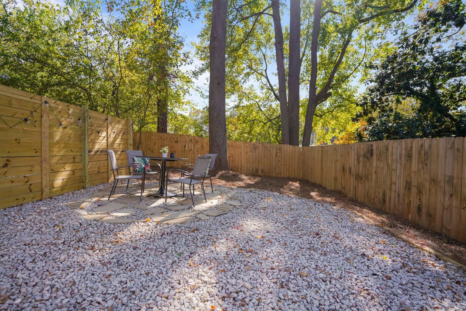 Building Photo - 975 Shadowridge Dr SE