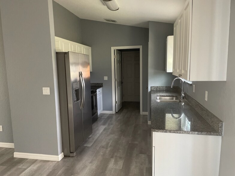 Building Photo - 219 Locust Ln