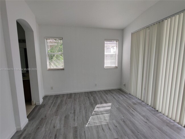 Building Photo - 3211 Laurel Ridge Cir
