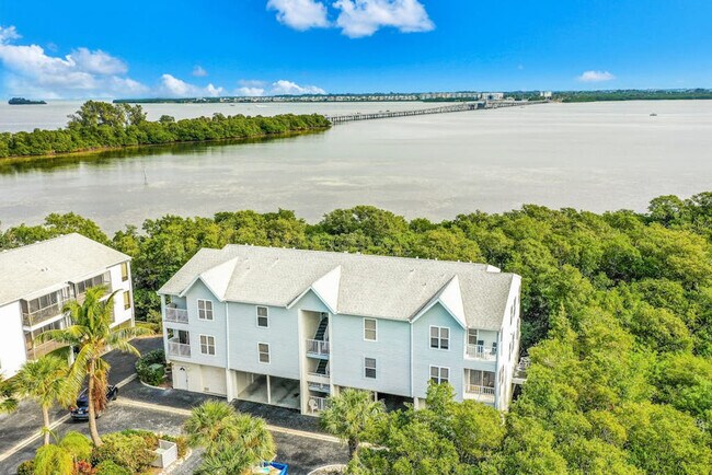 Building Photo - 3601 E Bay Dr