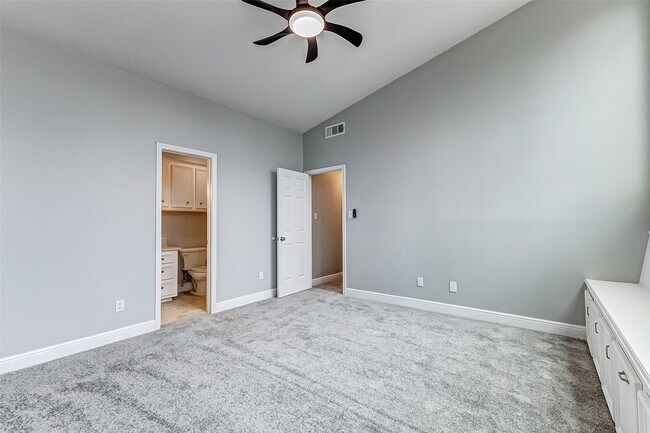 Building Photo - 1727 Cloister Dr