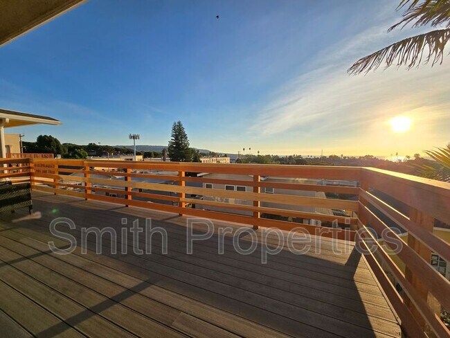 Building Photo - 509 N Helberta Ave