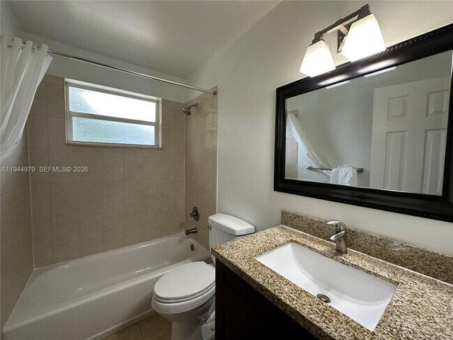 Building Photo - 2900 NE 17th Ave