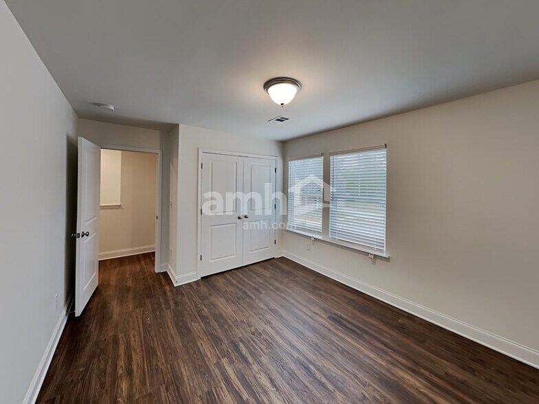 Building Photo - 433 Tributary Ln