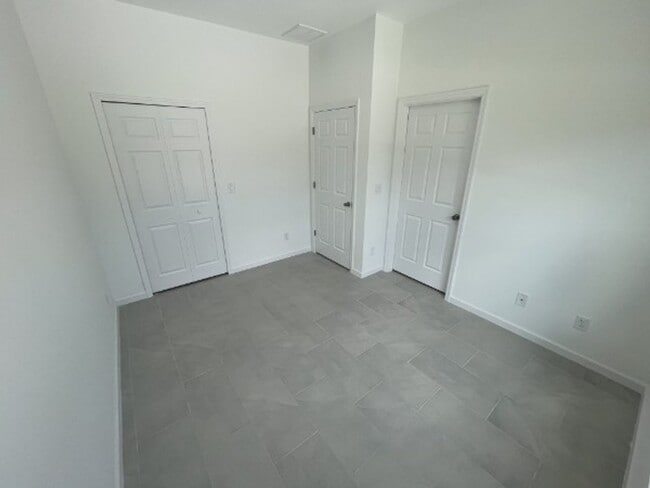 Building Photo - 571 Genoa Ave S